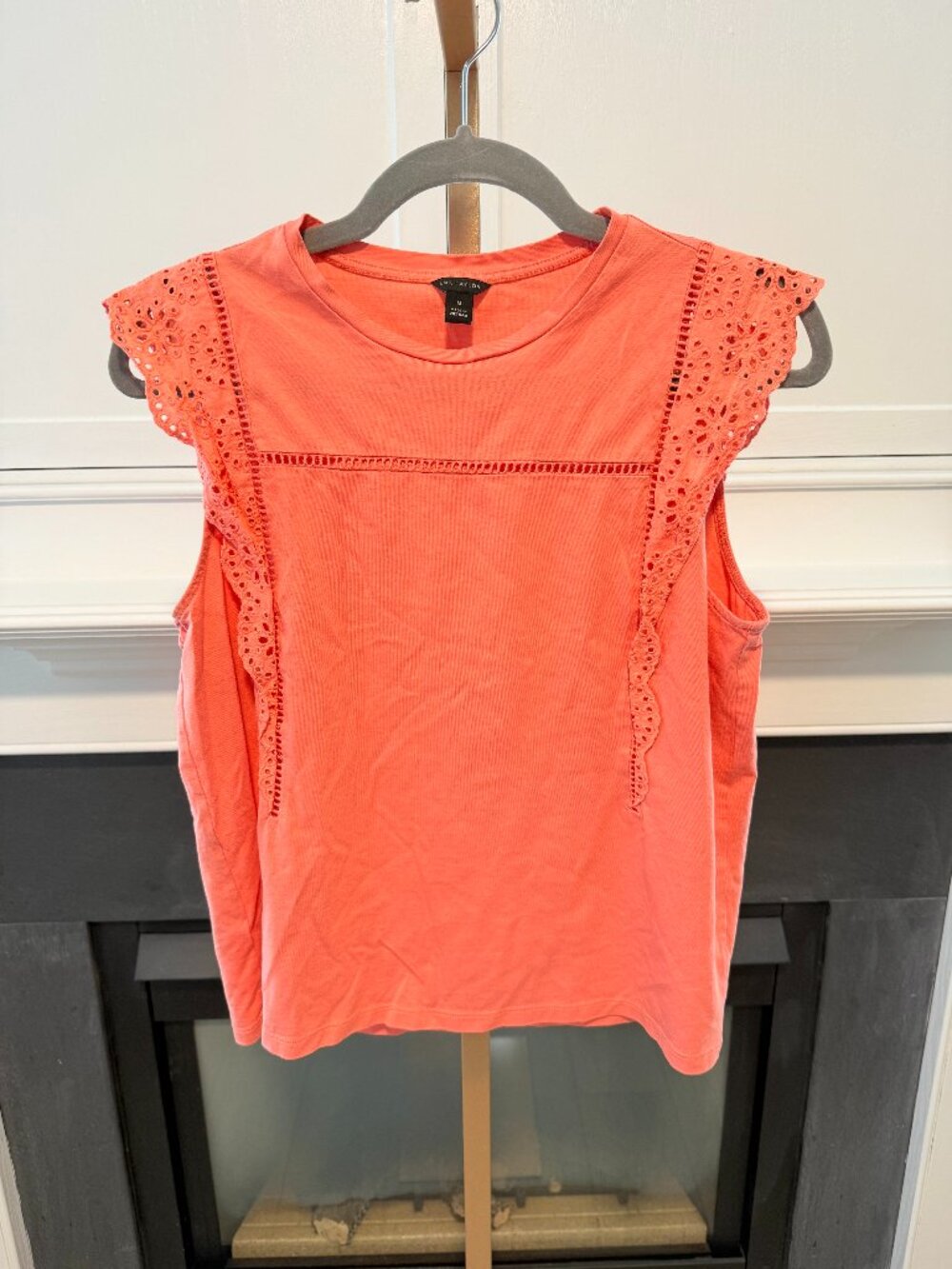 🩷🧡✨ Coral Eyelet Flutter Sleeve Top Crochet Trim | Ann Taylor | Mediu